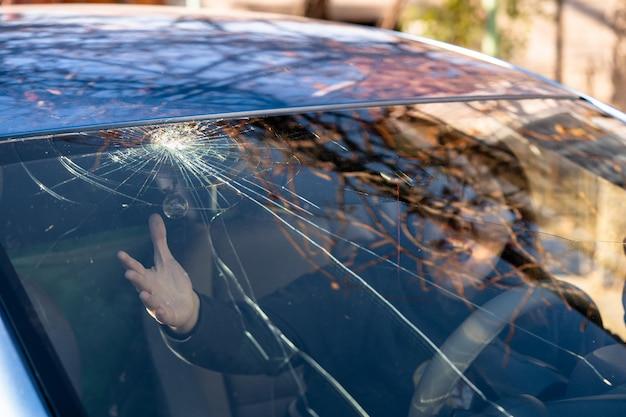 can rain get through a cracked windshield