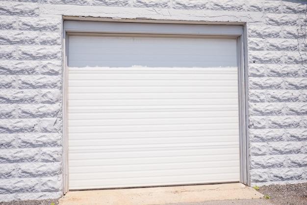 do you tip garage door repairman