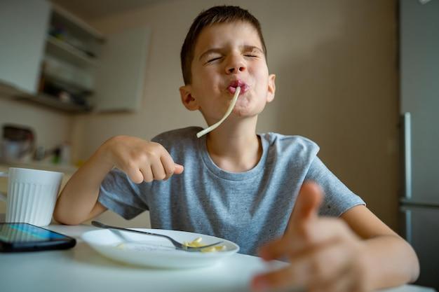 macaroni eaters