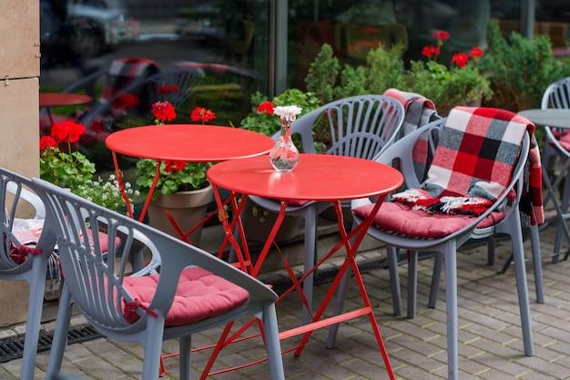 60 round teak outdoor dining table