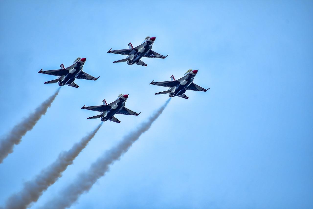 blue angels vs thunderbirds vs snowbirds