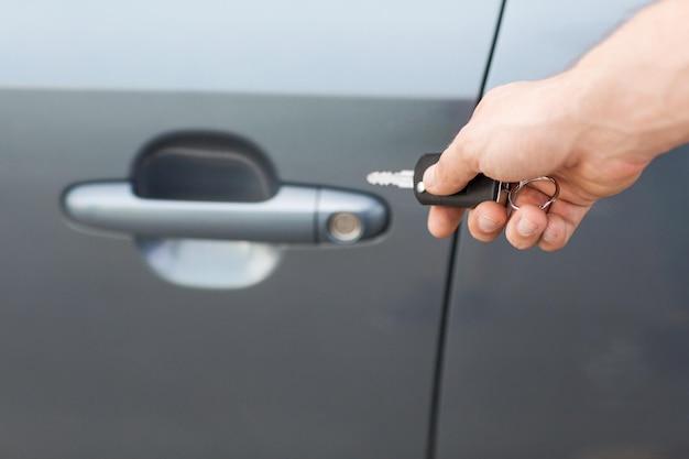 can a locksmith rekey a car door lock