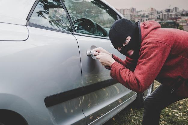 car broken into but no forced entry