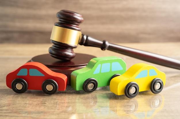 how many car accident cases go to trial