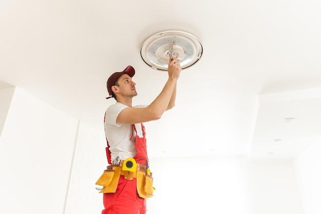 do electricians install light fixtures