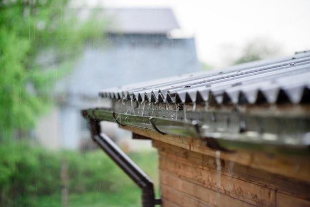 do garages need gutters