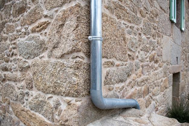 how to fix a leaking pipe in a concrete wall