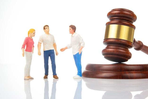 is it better to settle divorce out of court
