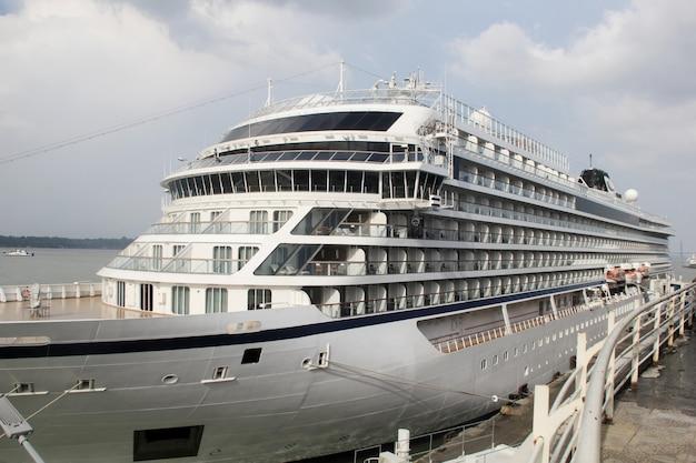 is viking cruise line financially stable