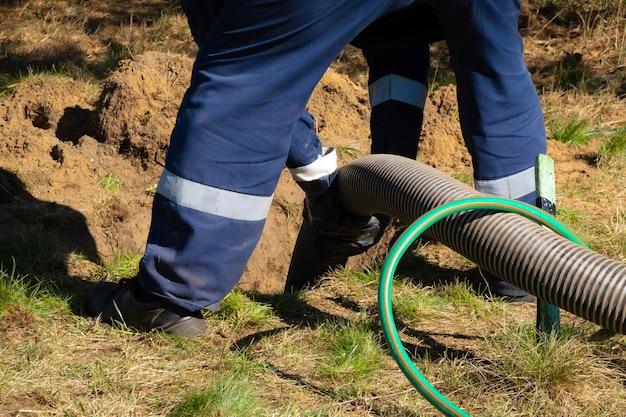 septic tank leaking from lid