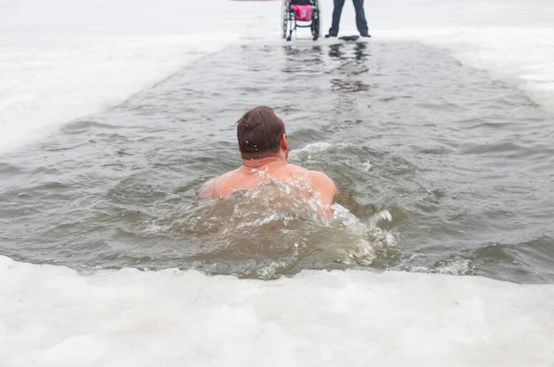 naked ice swimming