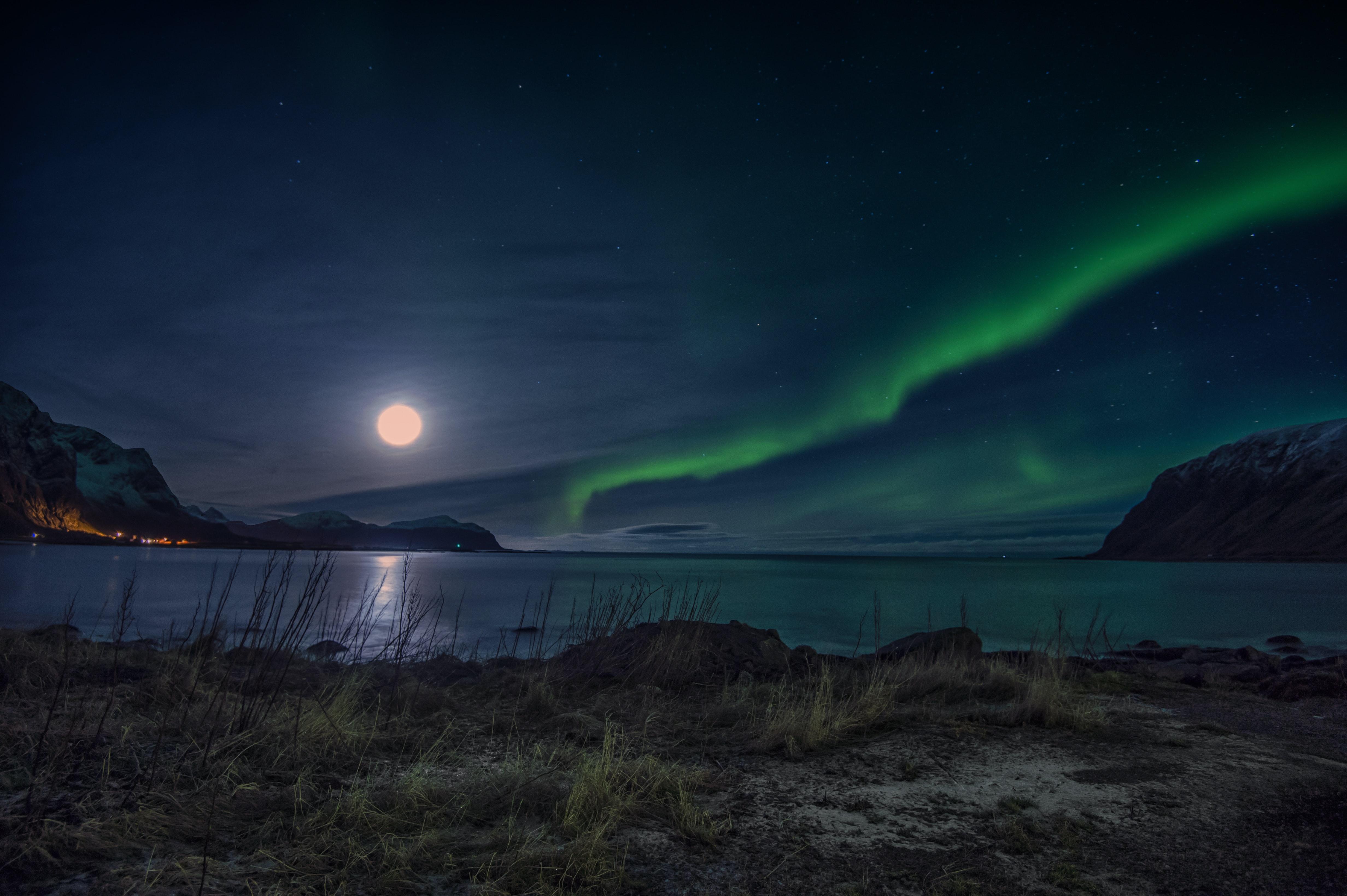 northern lights full moon