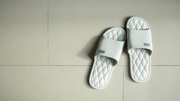 where are olukai slippers made