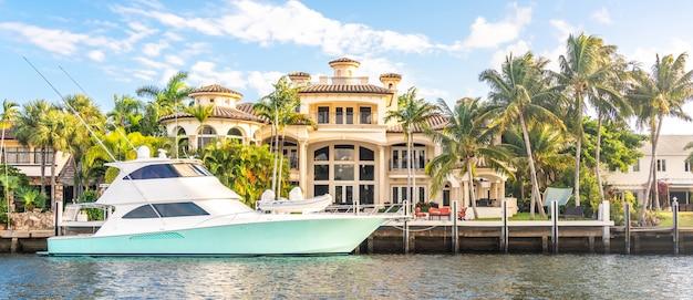 who owns yachts in fort lauderdale