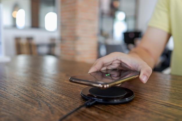 wireless charging through quartz countertop