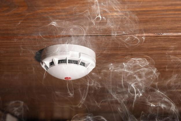 cigarette smoke detector