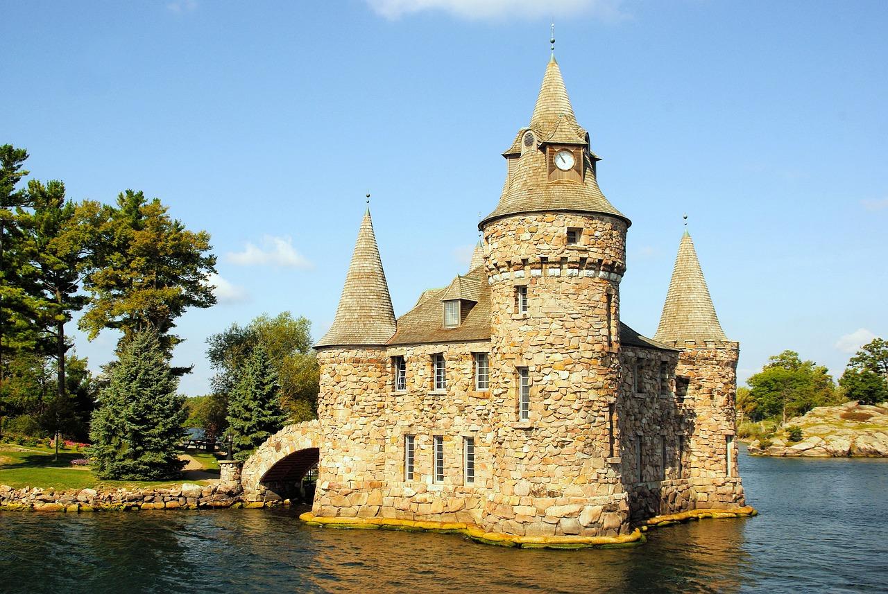 canadian lakes castle