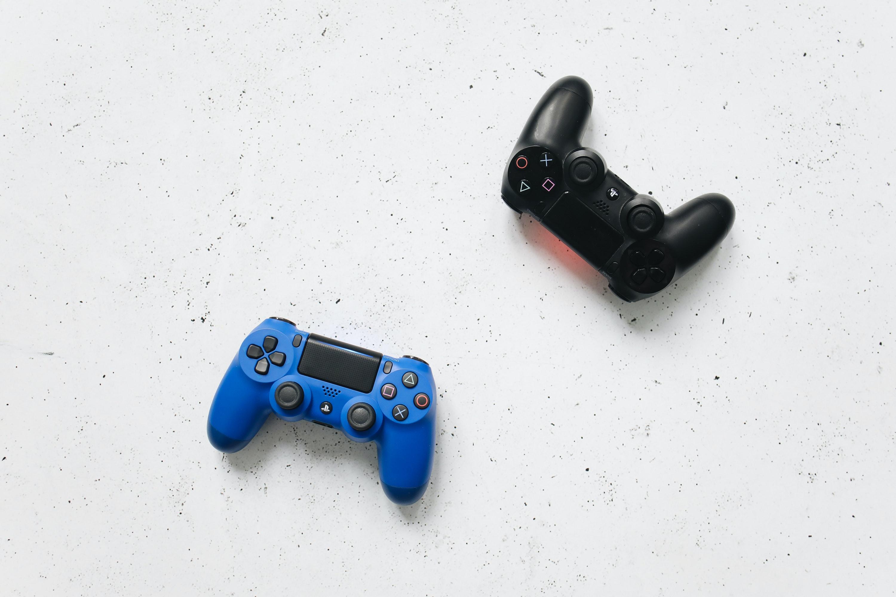 How do I know if my DUALSHOCK 4 is V1 or V2?