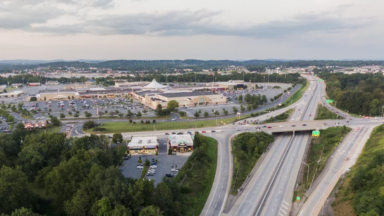 mall traffic trends