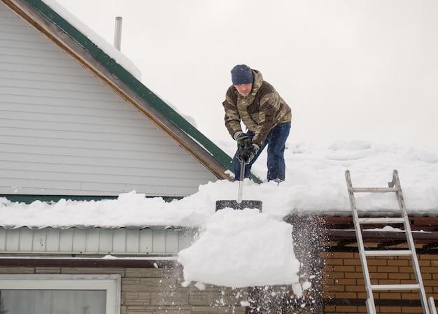 professional roof snow removal
