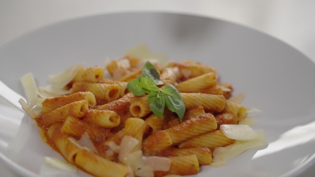 rigatoni alla carbonara eataly