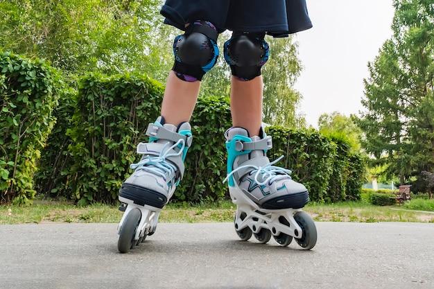 rollerblade vs roller skate