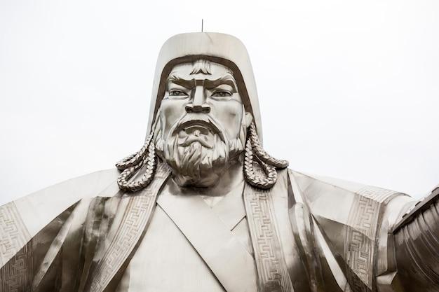 genghis khan height