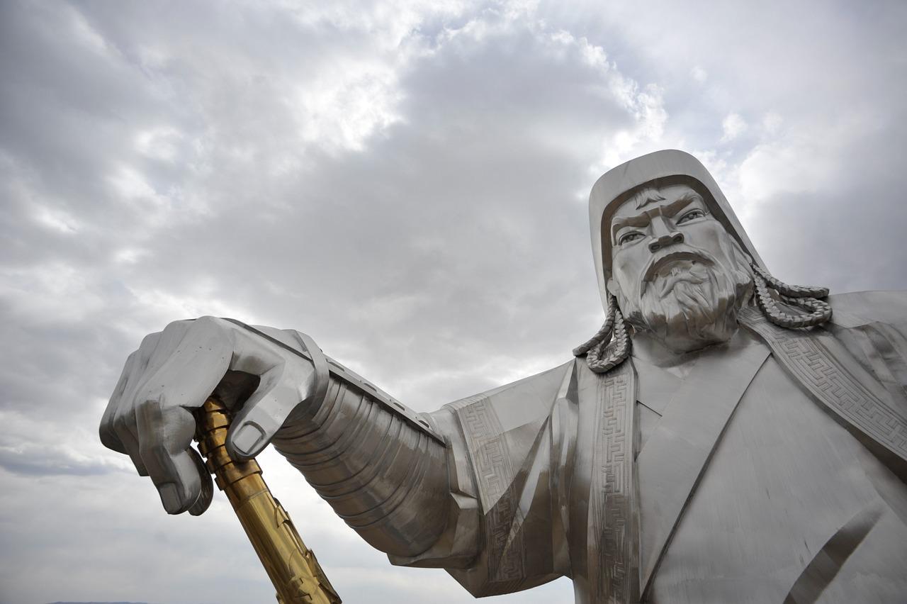 genghis khan height