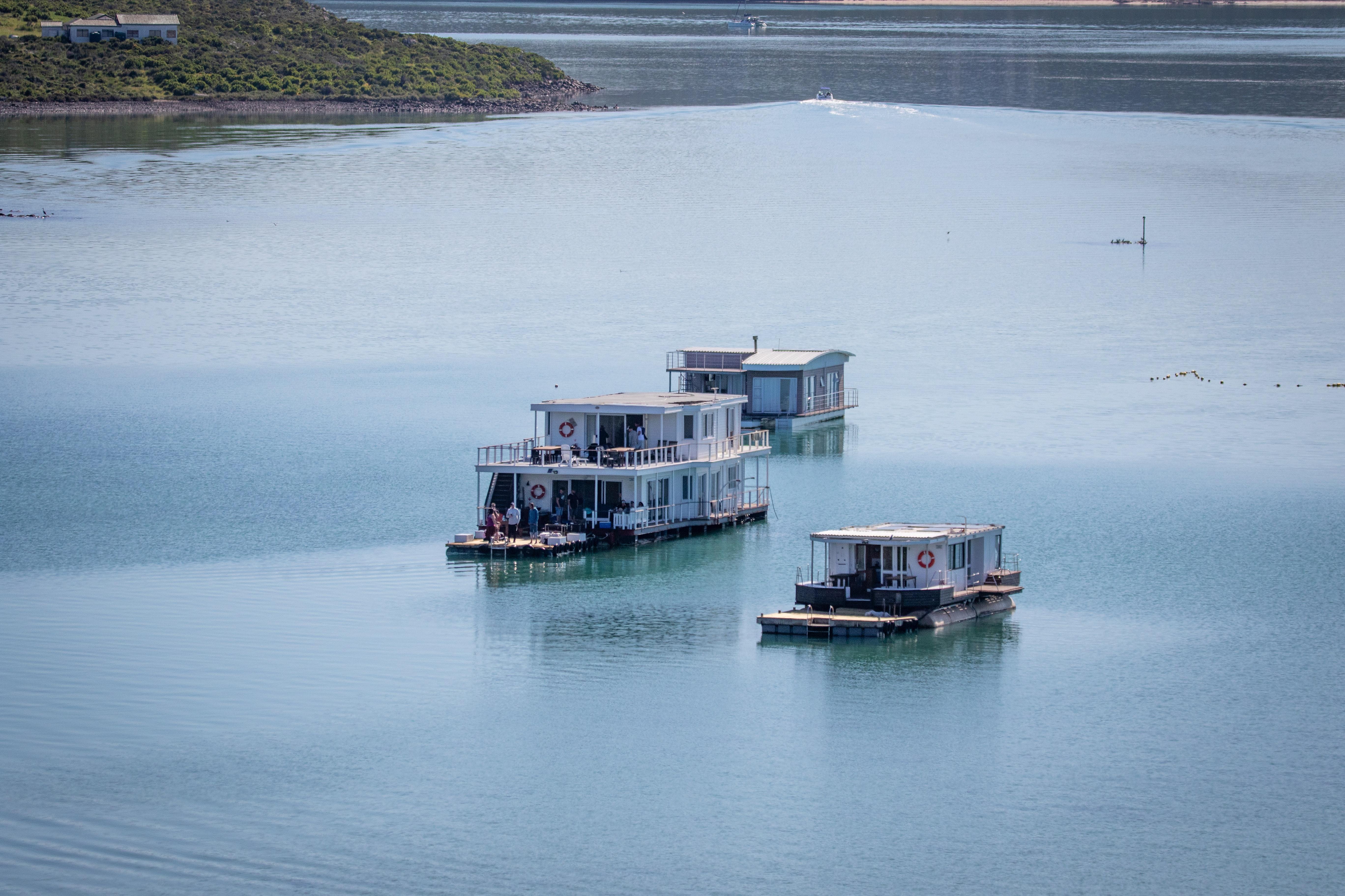 biggest houseboat on lake cumberland