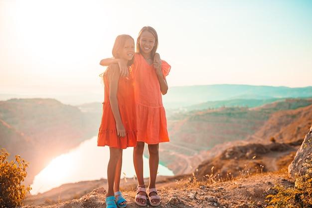 two friends red rocks