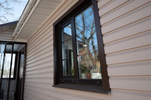 Can Vinyl Siding Be Glued 