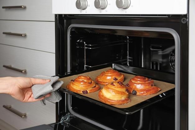 Can You Put Metal Pans In A Convection Microwave Oven 