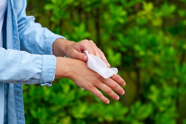  Can You Use Clorox Wipes On Your Hands 