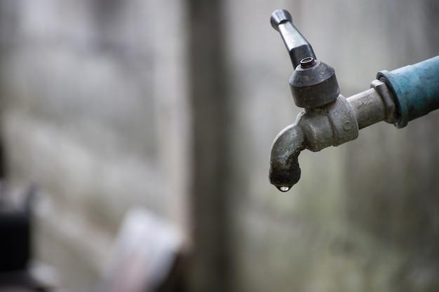 How To Fix A Leaky Old Fashioned Faucet 