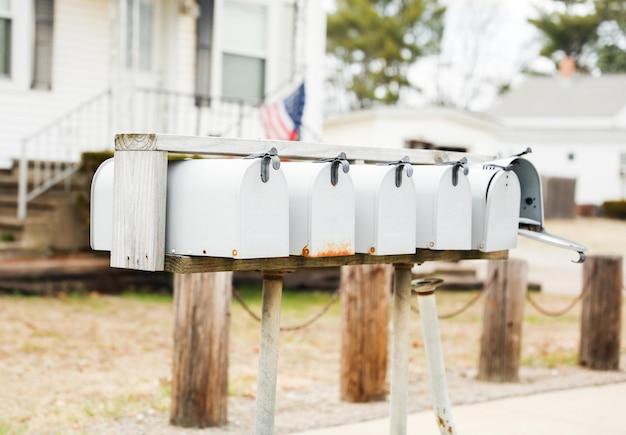 How Many Bags Of Concrete For Mailbox Post 