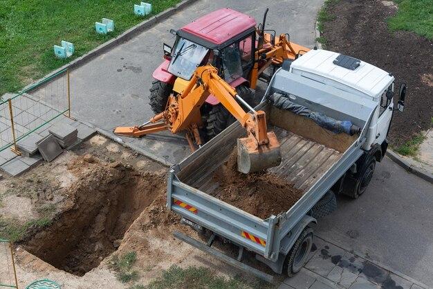 How Many Tons Of Dirt In A Cubic Yard 