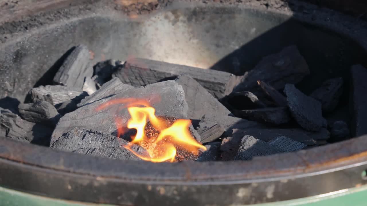  How Much Charcoal To Use In Kamado Joe 