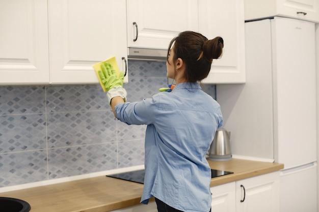 How To Clean Grease Off Stone Backsplash 