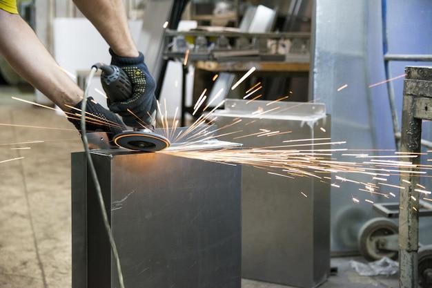 How To Cut Shapes Out Of Metal Sheet 