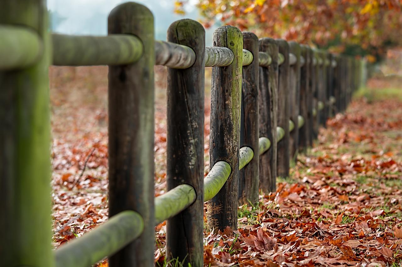  How To Hide Metal Fence Post 