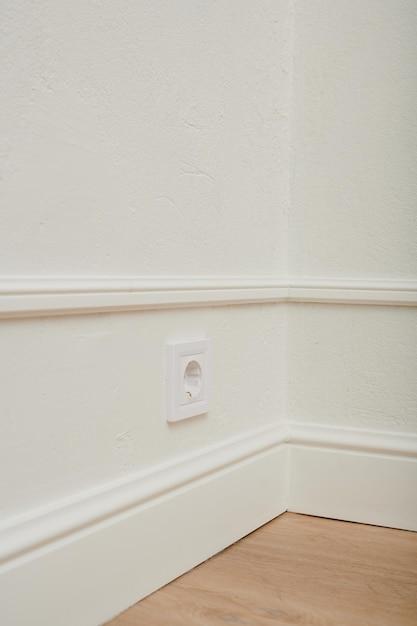 How To Put Quarter Round Around Door Trim 