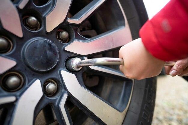 How To Remove Audi Lug Nut Caps Without Tool 