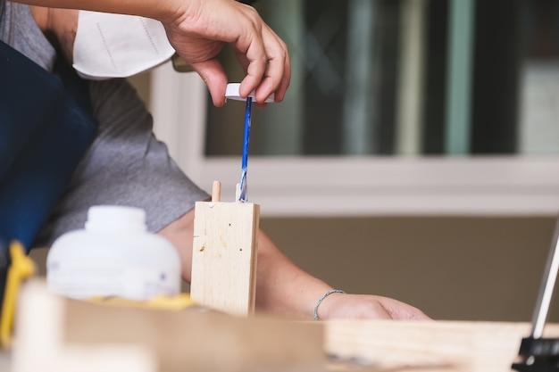  How To Get Nail Glue Off A Wooden Table 