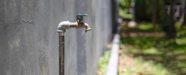 Outdoor Faucet Sprays Water When Turning Off 