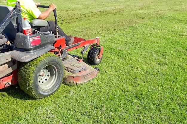 Who Makes The Fastest Zero Turn Mower 