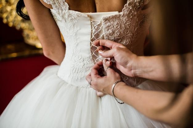 How To Tighten A Corset By Yourself 