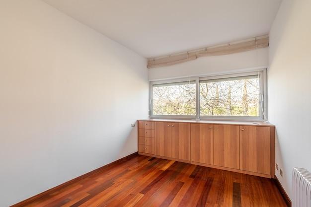  What Color Laminate Flooring Goes With Oak Cabinets 