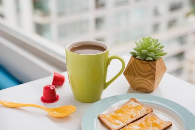 What Is The Difference Between A Breakfast Cup And A Teacup 