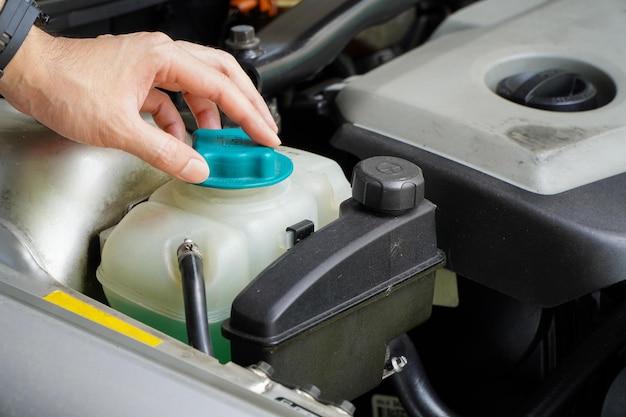 What is the difference between green coolant and pink coolant? 