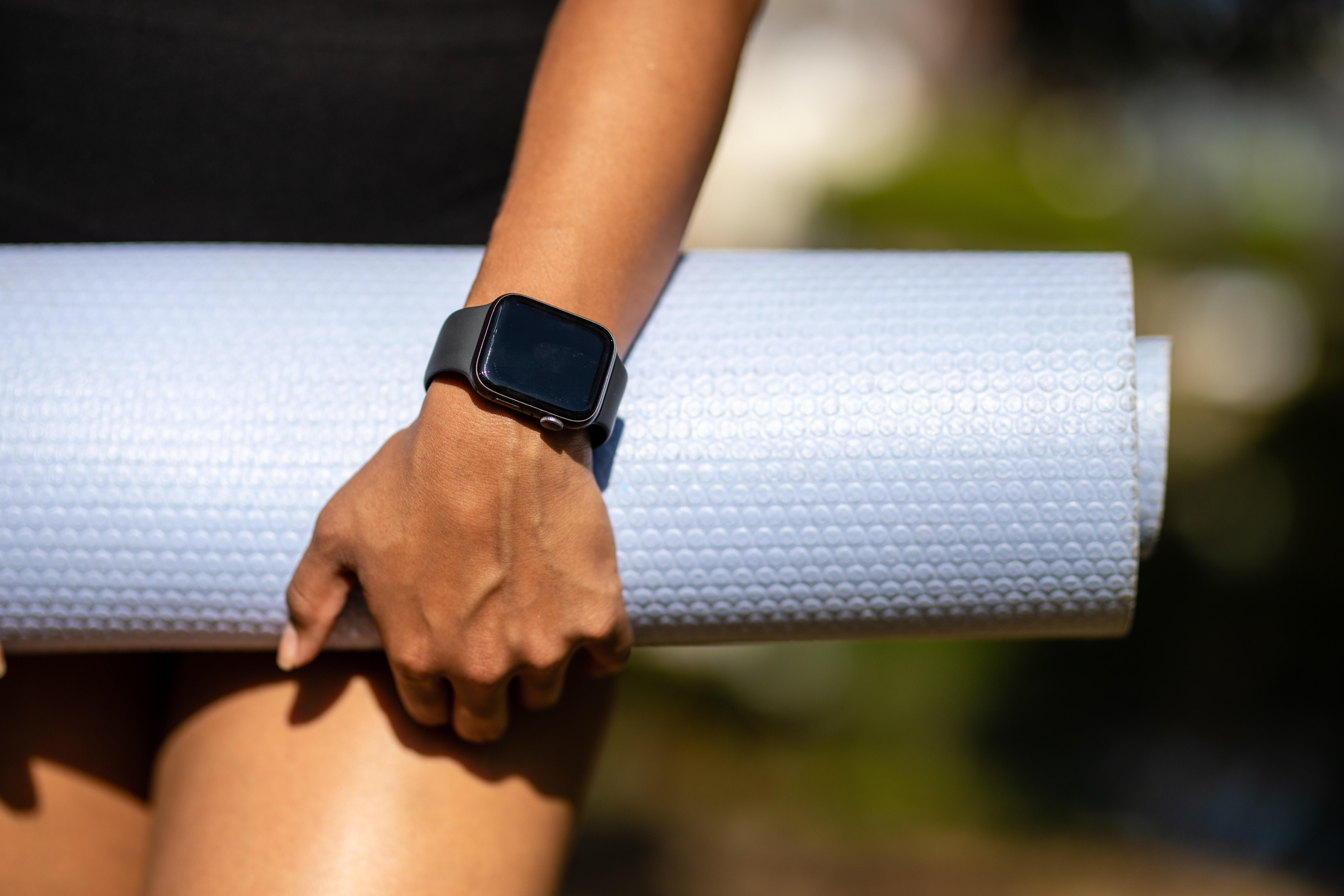  Which Apple Watch Size Is Better For A Woman 